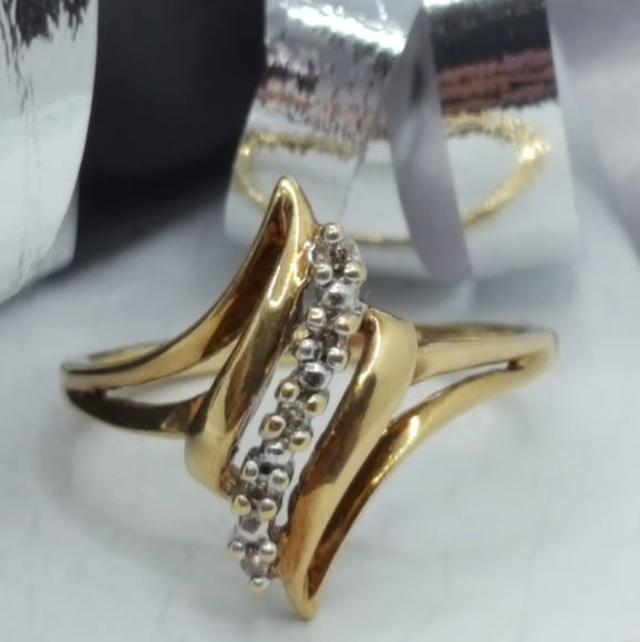 10k Real Gold Swirled DIA 2.40g Sz8